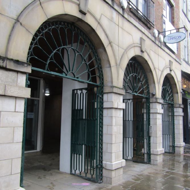 ** Apply on line ** 1 Bed Flat,City Living Scheme, Henllys, Wind Street. - Photo 1