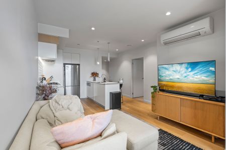 Stylish Apartment in an excellent Location! - Photo 3