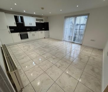 Apt 4, 99 Eglinton St, Portrush, BT56 8DZ - Photo 2