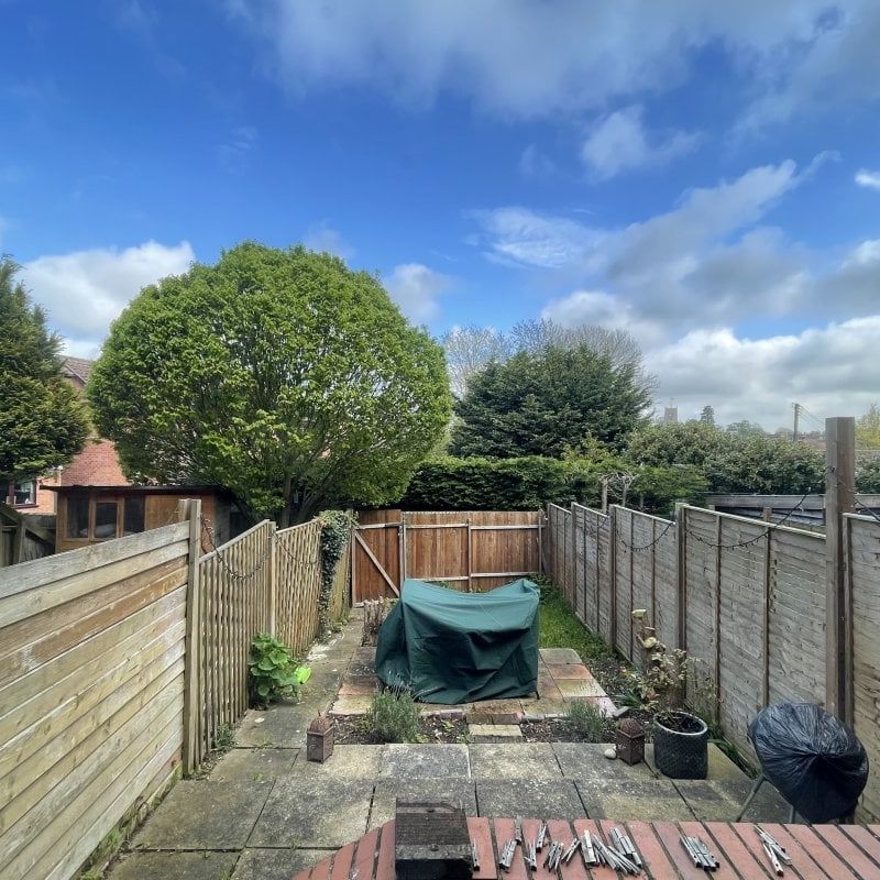 Surrey Close - Photo 1