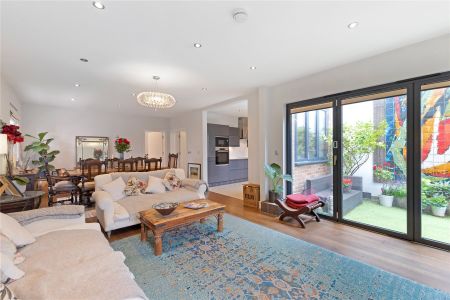 Grosvenor Road, Twickenham, TW1 flat - penthouse to rent - Photo 5