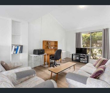 Spacious Two Bedroom Unit in Great Location! - Photo 1