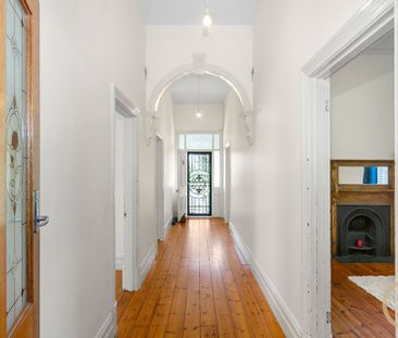 Three Bedroom Spacious Home - Photo 2