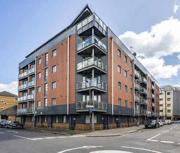 2 bedroom flat to rent - Photo 2