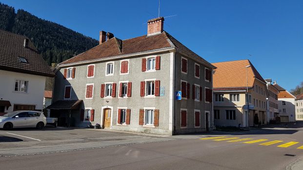 Joli appartement de 2 pièces au 1er étage situé au centre du village de Buttes - Photo 1