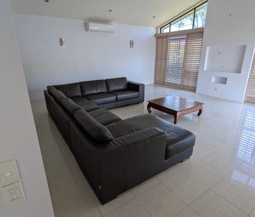 Shared 5-bedroom house with inground saltwater pool - Photo 6