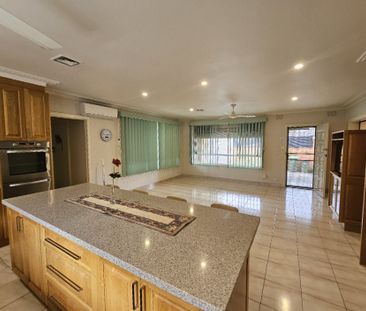 915 Centre Road, Bentleigh East VIC 3165 - House For Rent | Domain - Photo 3