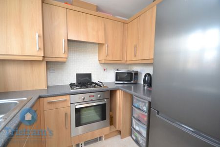 2 bed Flat for Rent - Photo 4