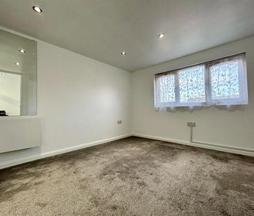 3 Bedroom House - Mid Terrace To Let - Photo 1