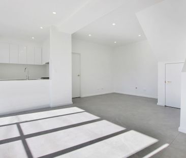 As New Townhouse in Prime Location! - Photo 4