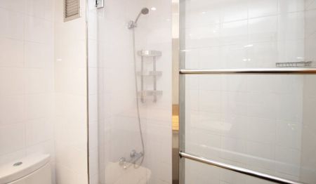 Carrer de González Tablas, Barcelona, Catalonia 08034 - Photo 5