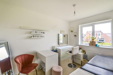 3 bedroom semi-detached house to rent - Photo 3