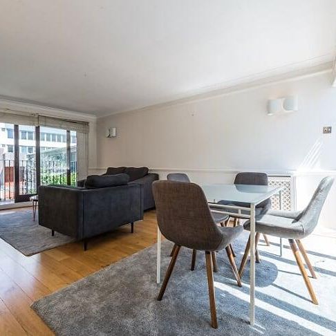 2 bedroom mews to rent - Photo 1