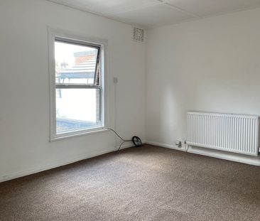 2 Bed Flat, Dunstable Road, LU1 - Photo 3