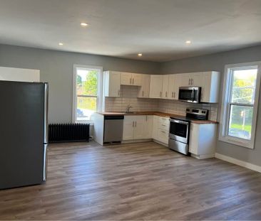 For Lease - 20497 Leslie Street Unit# 2nd Floor, East Gwillimbury, ... - Photo 4