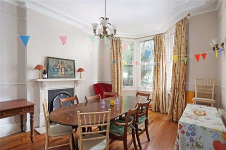 A well-located three storey period house in the heart of Putney. - Photo 2