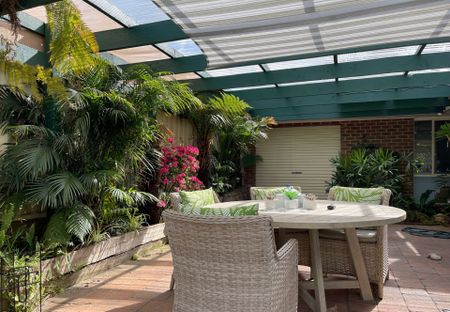 STUNNING FAMILY HOME IN PERFECT LOCATION - Photo 5