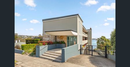 'White Ripples' Stylish Waterfront Extra Large One Bedroom Designer Apartment - Photo 2