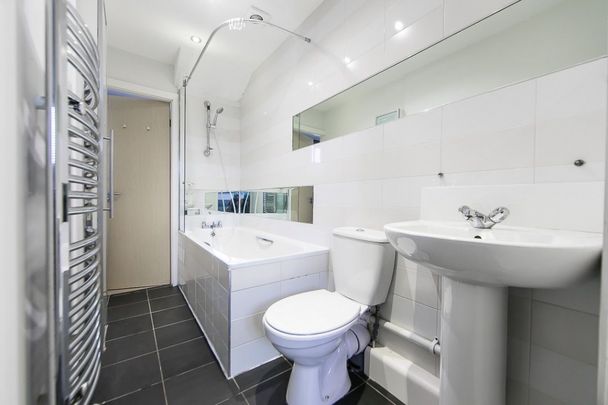 Chiswick Terrace, Leeds - Photo 1