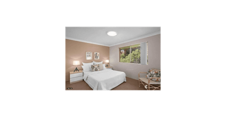 Bright Free-Flowing Apartment Overlooking Gardens - Photo 3