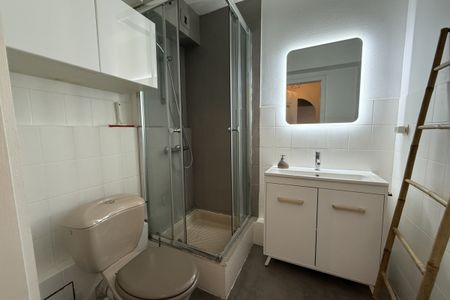 Joli 2 pièces meublé avec balcon et garage Centre de la Ro - Photo 4