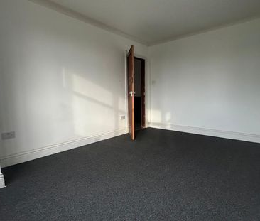 4 bedroom semi-detached house to rent - Photo 5