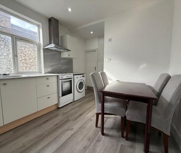 3 bedroom maisonette to rent - Photo 5