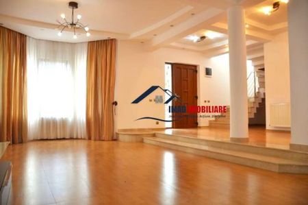 Locatie unica! Vila superba langa parc, lac si stadionul d - Fotografie 2