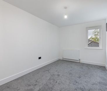 5 bedroom detached house to rent - Photo 2