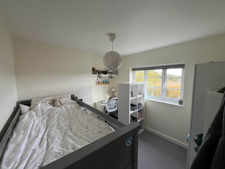 3 bedroom semi-detached house to rent - Photo 3