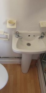 Flat 4, 18 Mundy Place, Cathays, Cardiff, CF24 4BZ - Photo 3