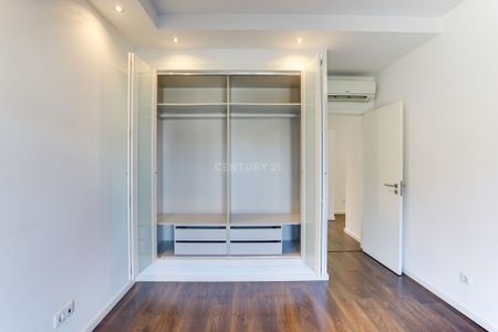 Apartamento T3 com arrecadação em Palhais/Charneca da Caparica - Photo 2