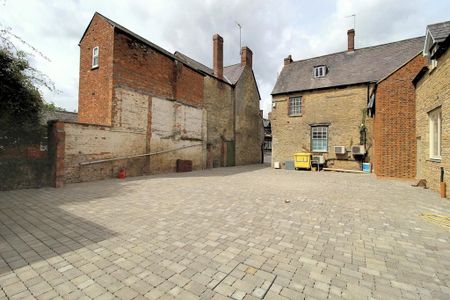 1 bedroom mews to rent - Photo 3