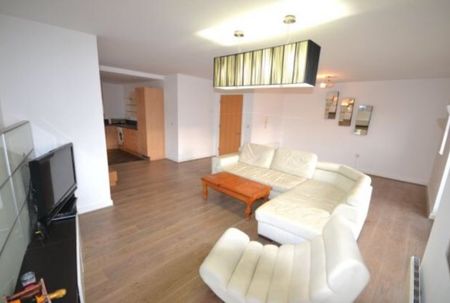 2 Bed Luxury Flat Didsbury - Close to Metro Station and Burton Road - Photo 4