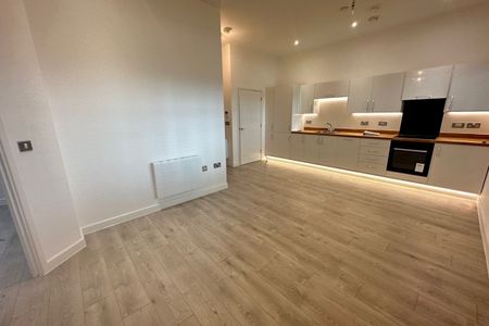 Edinburgh Gate - Photo 2