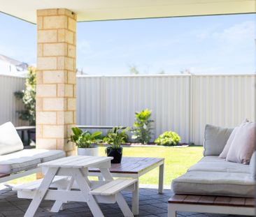 Bright, Airy & Beautiful 4x2 Family Home Near the Beach - Photo 4