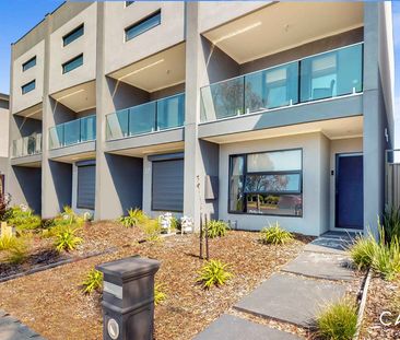 19 Elmslie Drive, Cranbourne East - Photo 1