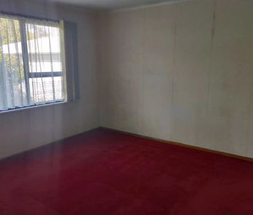 Charming 3BR Home in Te Atatu South - Photo 6