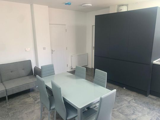 1 bedroom in a house share to rent - Photo 1