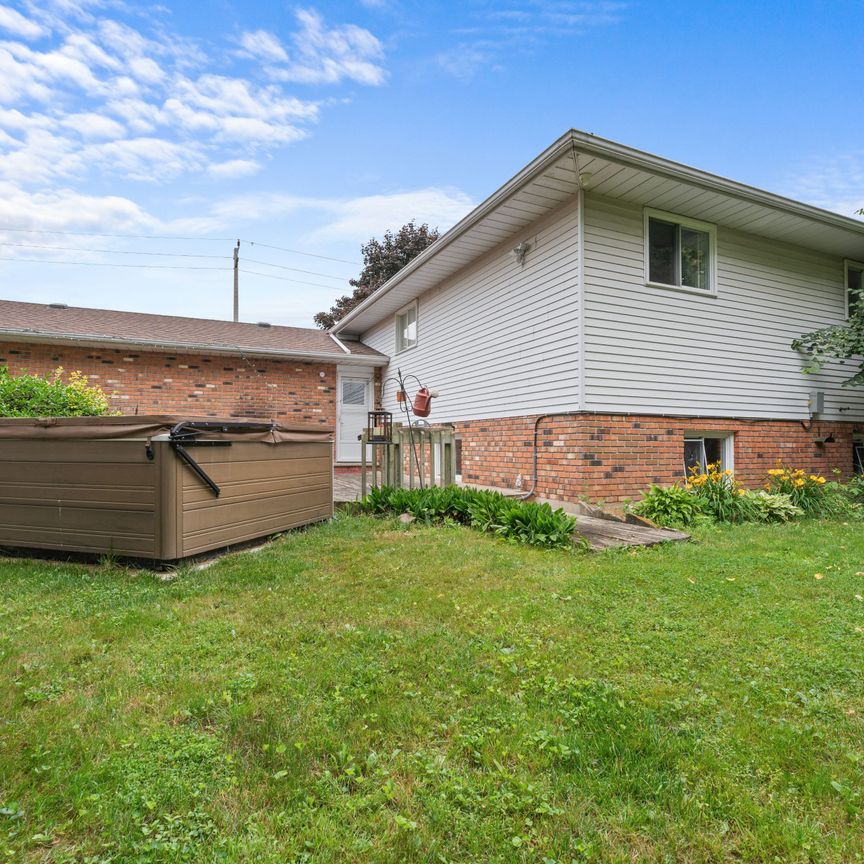 For Lease - 121 TollGate Road, Brantford, Ontario - Photo 1