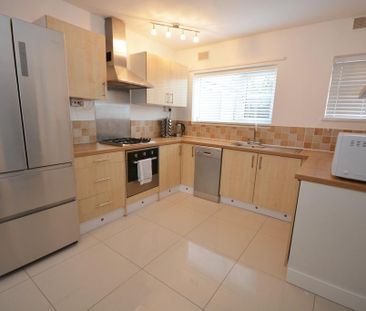 3 bedroom semi-detached house to rent - Photo 4