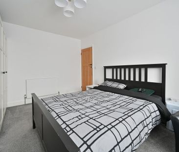 4 bedroom semi-detached house to rent - Photo 6