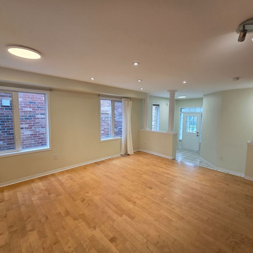 For Lease - 4859 Marble Arch Mews, Mississauga, Ontario - Photo 1