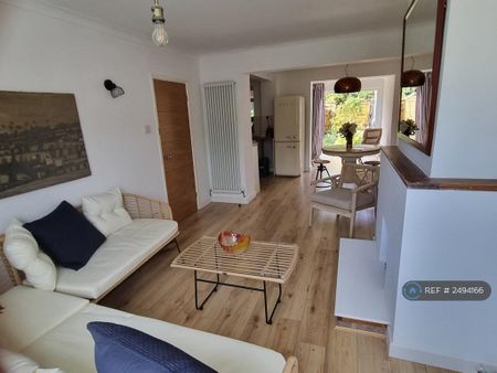 3 bedroom terraced house to rent - Photo 2