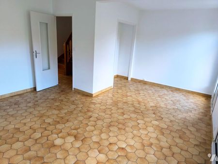 BRUZ - maison T4 rénovée récemment, à proximité du centre et des commodités, comprenant : -... - Photo 2