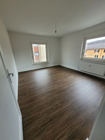 Schön geschnittene 4 Zimmer Wohnung mit Balkon - Photo 3