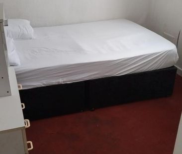 1 bedroom in a flat share to rent - Photo 5