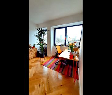 2 Bed Flat, London, SW18 - Photo 1