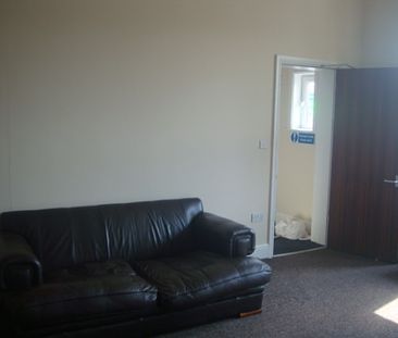 7 Bedroom Student House in Fallowfield - Photo 3