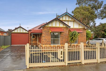 Bright and Spacious Family Home in Prime Location - Photo 5